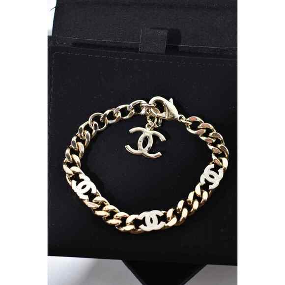 Chanel 22S Gold Chain Link Interlocking CC White Adjustable Runway Arm Bracelet - Picture 4 of 16